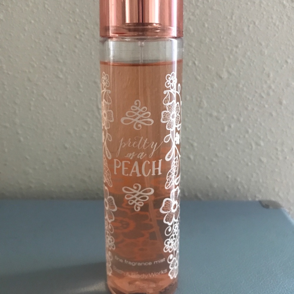 Pretty As A Peach Bath and Body Works Spray 8oz